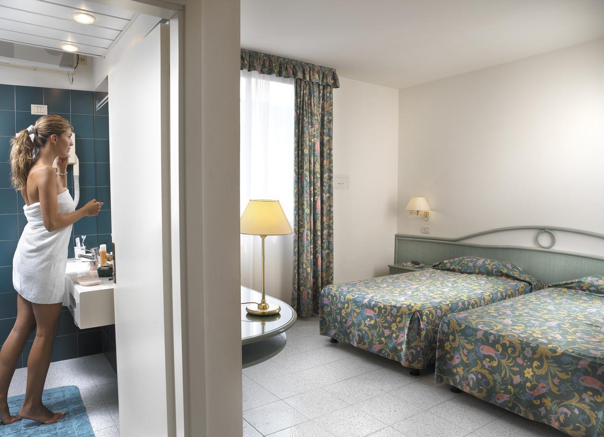 Hotel Italia ベラーリア・イジェア・マリーナ 部屋 写真